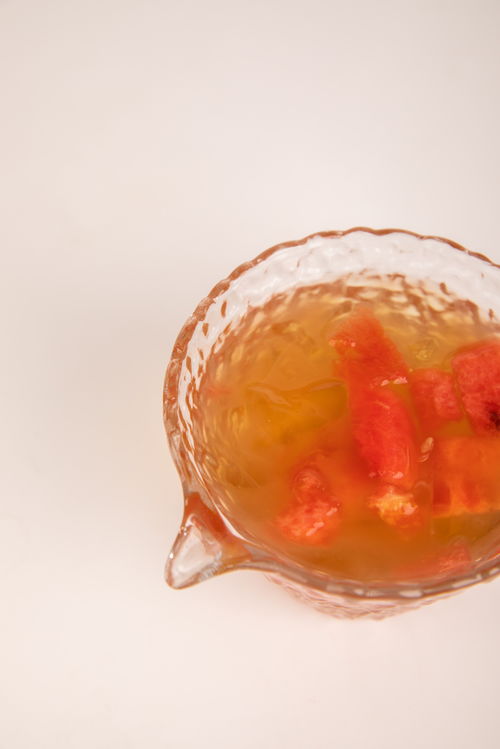 夏日清涼之選 白底西瓜冰粉，美食攝影的藝術與快感